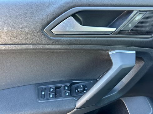 Used 2019 Volkswagen Tiguan S w/ 3rd Row Seat Package AWD/4WD image 11