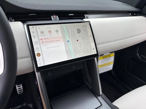 Used 2025 Land Rover Discovery Sport Dynamic SE image 26