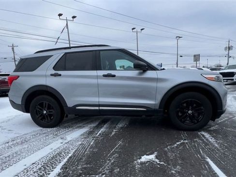 Used 2022 Ford Explorer XLT image 9