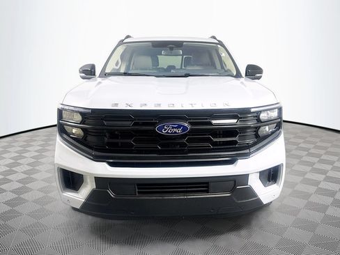 Used 2025 Ford Expedition Active RWD image 2