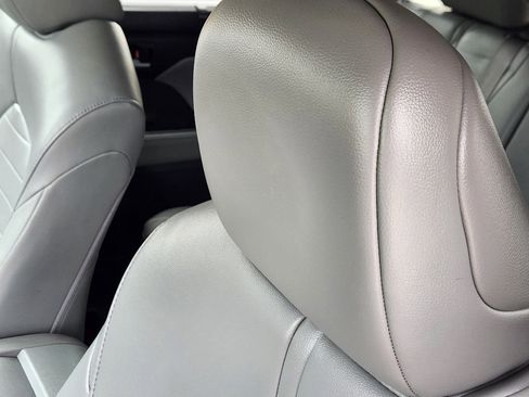 Used 2023 Toyota Highlander XLE image 15