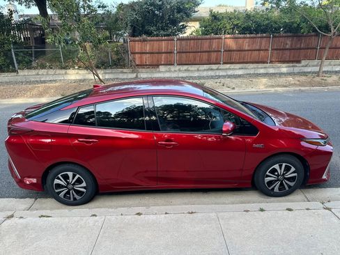 Used 2017 Toyota Prius Prime Plus w/ Carpet Mat Package FWD image 7