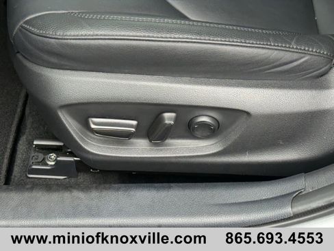 Used 2022 Toyota Avalon XLE w/ Moonroof Package image 11