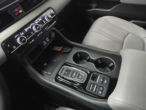 Used 2025 Honda Pilot EX-L image 26