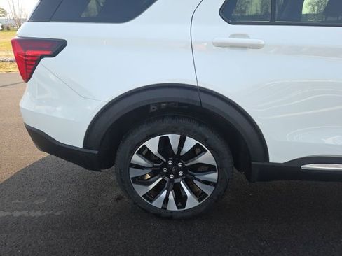 Used 2025 Ford Explorer Platinum w/ LUX Leather Package image 7