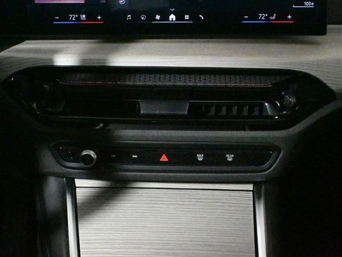 Used 2025 BMW 330i xDrive Sedan w/ Convenience Package image 25