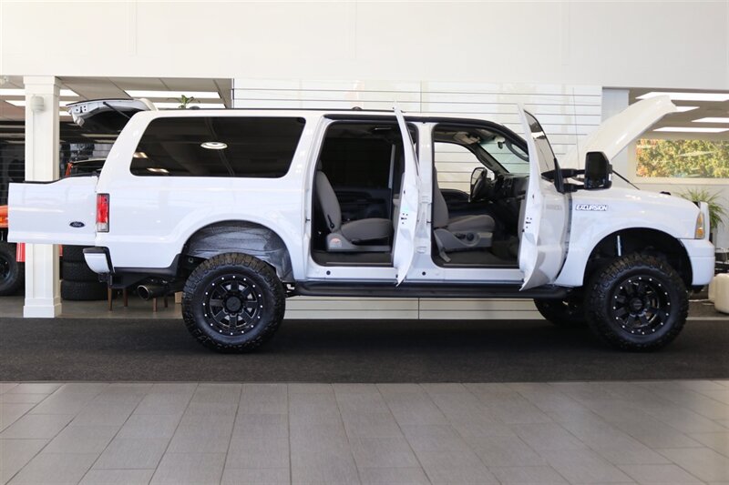 Used 2005 Ford Excursion XLT AWD/4WD image 11