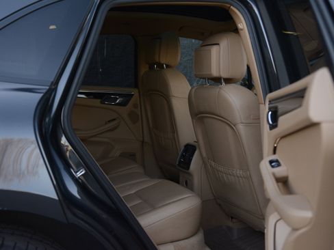 Used 2017 Porsche Macan image 33