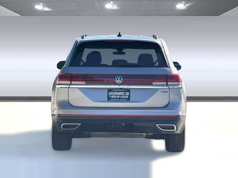 Used 2025 Volkswagen Atlas SE AWD/4WD image 9