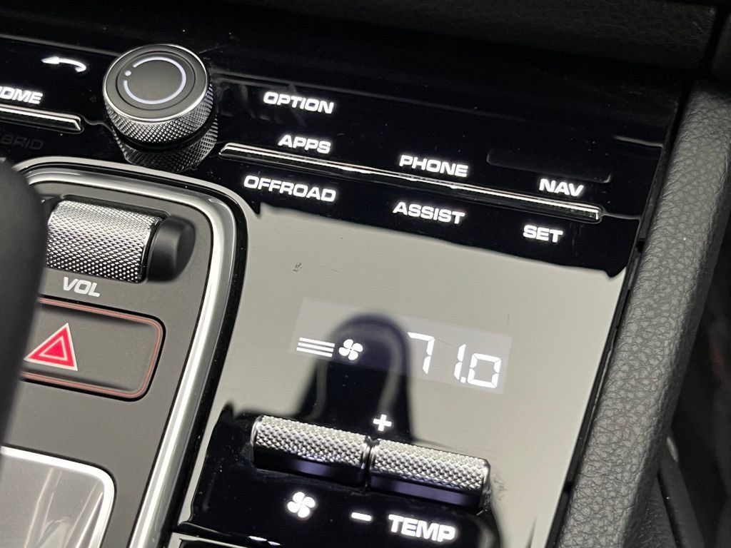 Certified 2023 Porsche Cayenne AWD/4WD image 19
