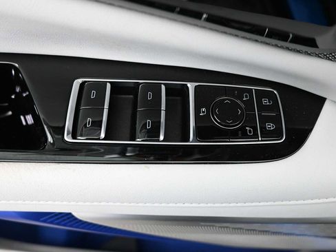 New 2026 Cadillac Optiq Luxury 1 image 19