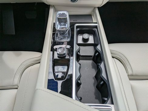 New 2026 Volvo XC60 B5 Ultra w/ Protection Package Premier image 18