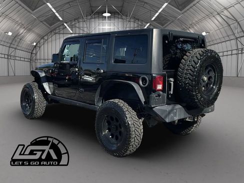 Used 2016 Jeep Wrangler Unlimited Rubicon w/ Connectivity Group AWD/4WD image 5