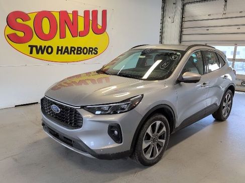 Used 2024 Ford Escape Platinum AWD/4WD image 1