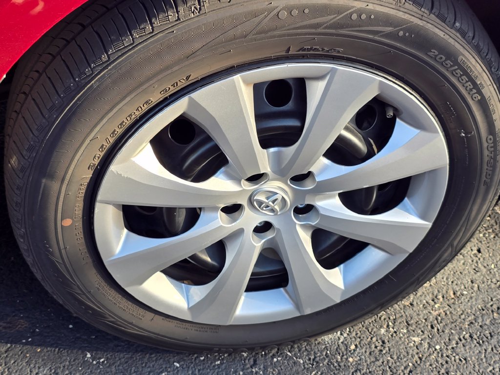 Used 2024 Toyota Corolla LE FWD image 17