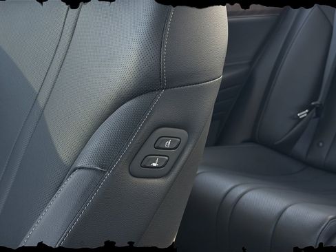 Used 2024 Genesis G80 image 22