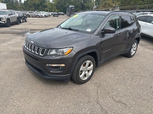 Used 2019 Jeep Compass Latitude w/ Cold Weather Group image 11