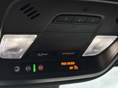 Used 2023 Chevrolet Traverse RS FWD image 28