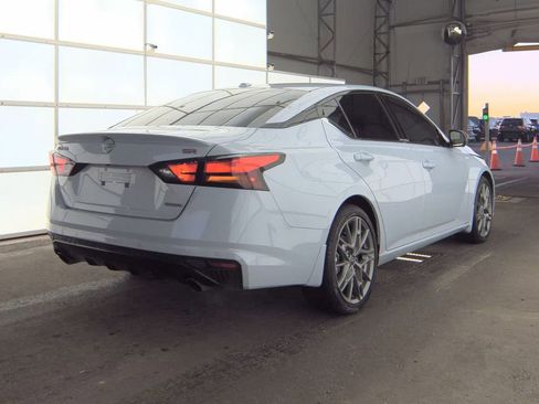 Certified 2024 Nissan Altima 2.0 SR image 3