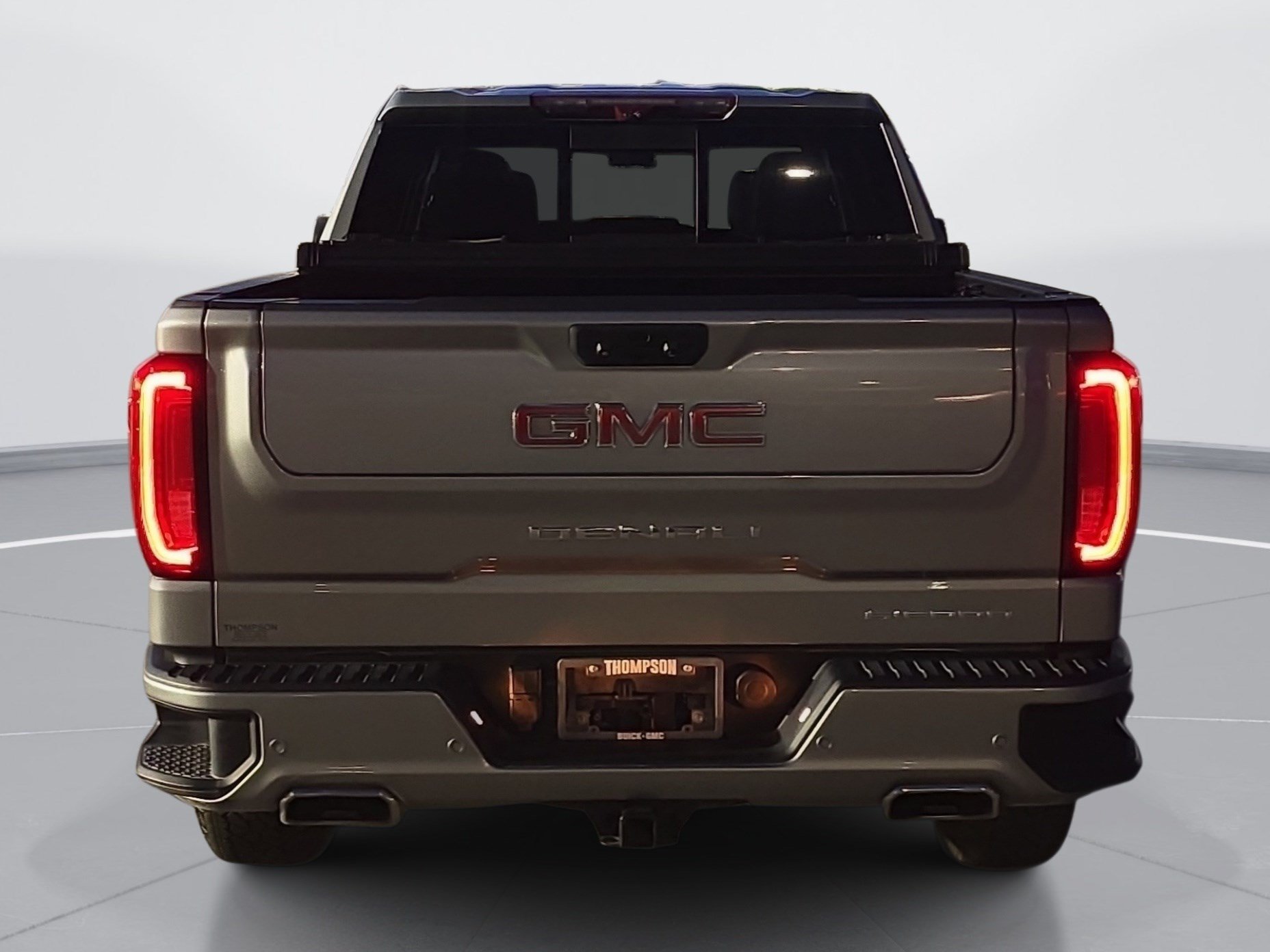 Used 2023 GMC Sierra 1500 Denali w/ Technology Package AWD/4WD image 4