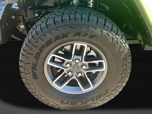 Used 2025 Jeep Gladiator Mojave image 14