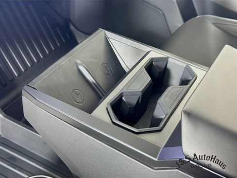 Used 2024 Tesla Cybertruck AWD Crew Cab image 10