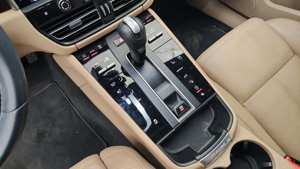 Used 2022 Porsche Macan AWD/4WD image 39