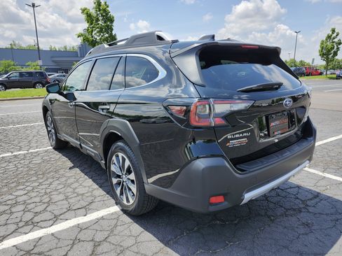Used 2025 Subaru Outback Touring AWD/4WD image 17