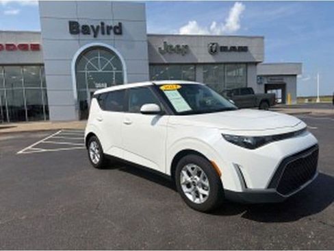Used 2024 Kia Soul LX w/ Option Group 015 FWD image 2
