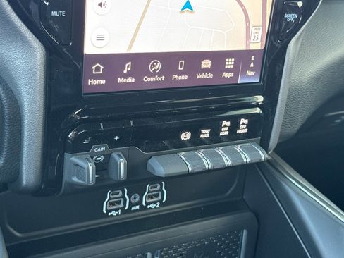 New 2026 RAM 2500 Laramie AWD/4WD image 19
