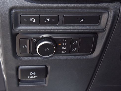 Certified 2022 Ford F150 XLT w/ Equipment Group 302A High image 32