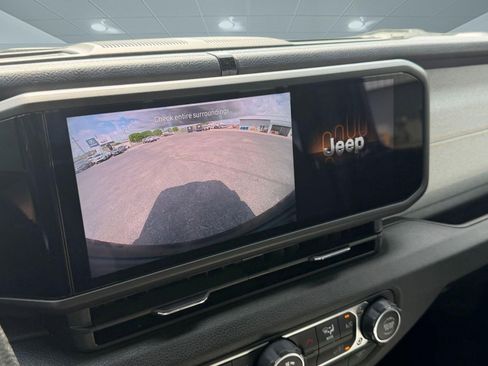 Used 2025 Jeep Wrangler Sport image 29