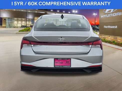 Used 2022 Hyundai Elantra SEL w/ Convenience Package FWD image 8
