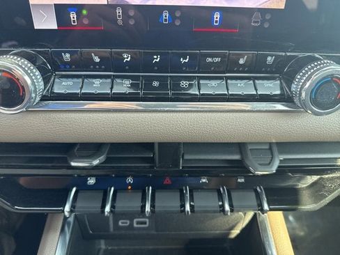 Certified 2024 GMC Canyon Denali image 20