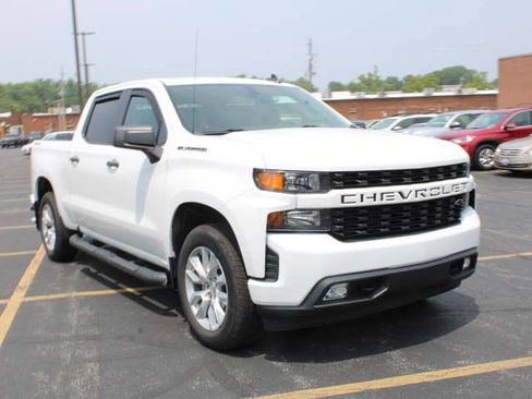Used 2020 Chevrolet Silverado 1500 Custom w/ Custom Value Package AWD/4WD image 4