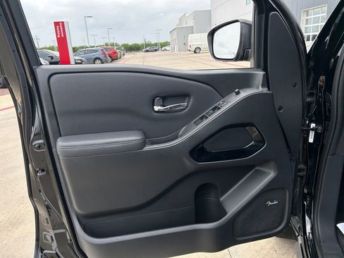 Used 2022 Nissan Frontier Pro-X w/ Pro-X Premium Package RWD image 11