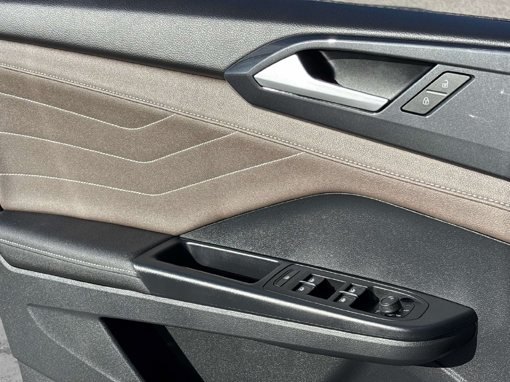 Certified 2024 Volkswagen Taos SEL AWD/4WD image 18
