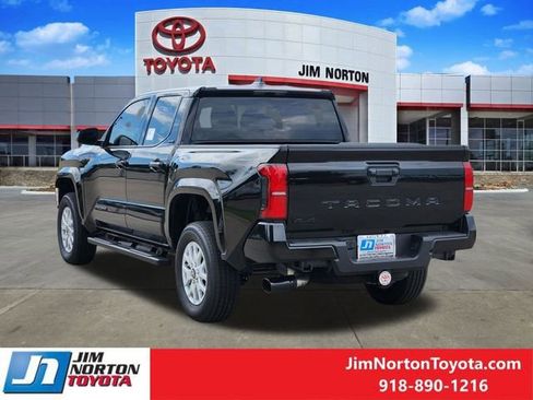 Used 2025 Toyota Tacoma SR5 image 4