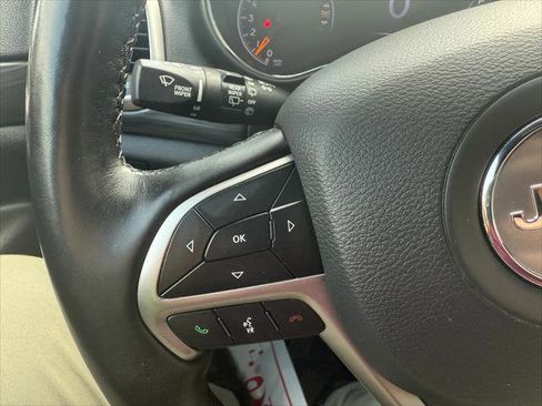 Certified 2021 Jeep Grand Cherokee Laredo X image 16