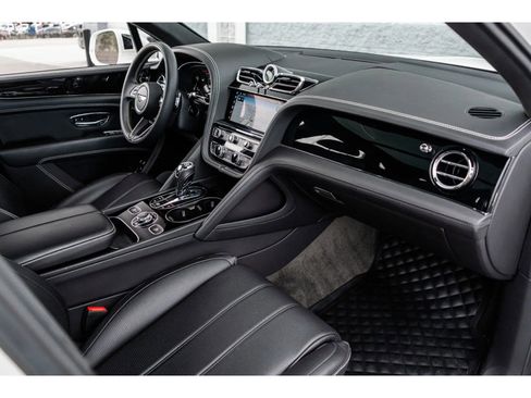 Certified 2022 Bentley Bentayga image 2
