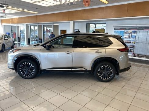 New 2026 Nissan Rogue Platinum w/ Platinum Premium Package image 3