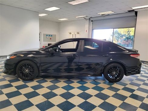 Used 2020 Toyota Camry SE image 4
