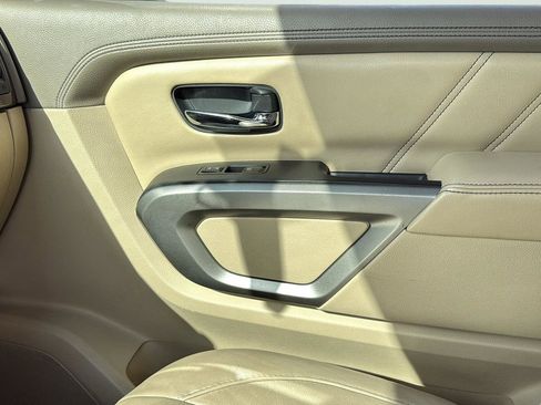 Used 2015 Nissan Armada Platinum image 23