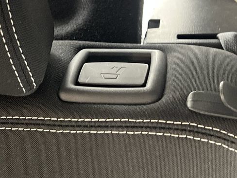 Used 2025 Hyundai Venue SEL FWD image 14