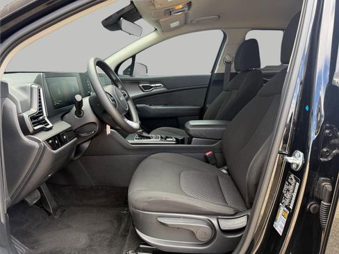 Used 2025 Kia Sportage LX image 23
