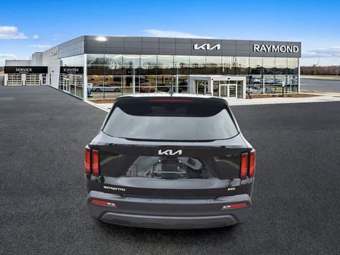 Certified 2023 Kia Sorento LX AWD/4WD image 4