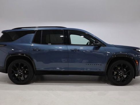 Used 2025 Chevrolet Traverse RS w/ LPO, Floor Liner Package FWD image 8