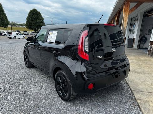 Used 2017 Kia Soul Base w/ Convenience Package image 6