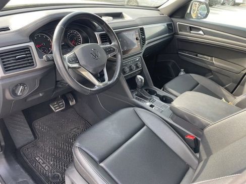 Used 2020 Volkswagen Atlas Cross Sport SE w/ Panoramic Sunroof Package image 5
