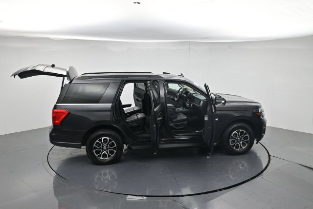 Certified 2024 Ford Expedition XLT RWD image 50